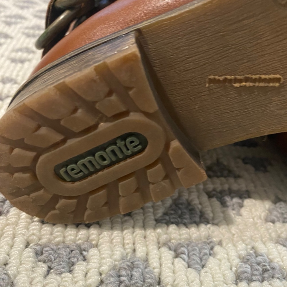 Tall leather boots by Remonte - Picture 8 of 13